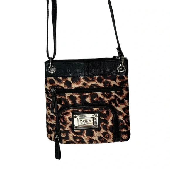 Nicole by Nicole Miller leopard print multi pocket small crossbody bag - Picture 2 of 9